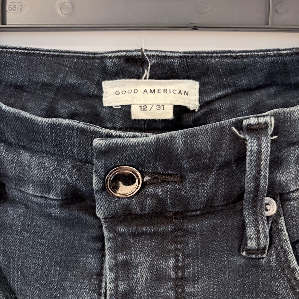 Good American Good Waist Crop Blue631 Raw Hem Jeans 12/31 Ankle - Picture 3 of 10